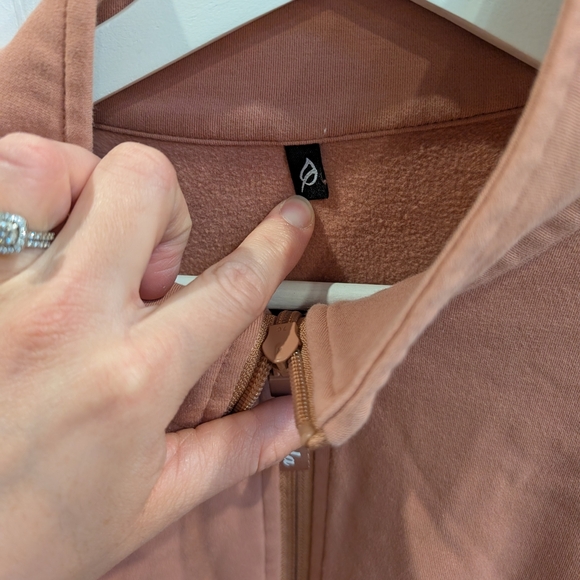 P'tula Women's Gray Zip-Up Top - Picture 6 of 7